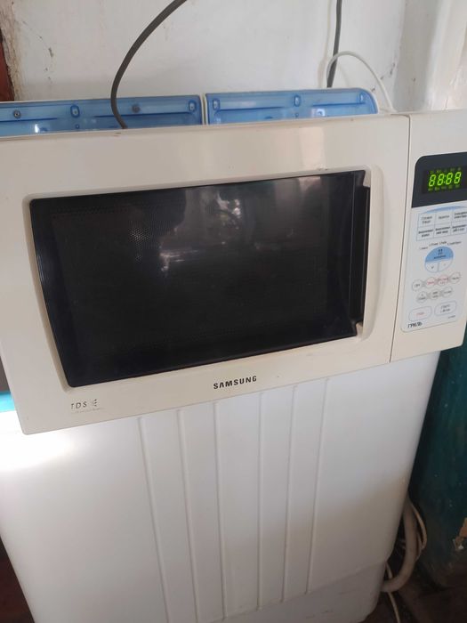 Продам Микроволновку SAMSUNG G2739 NR