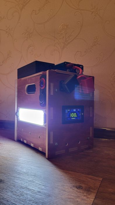 1344 вт*ч зарядная станция:  аккумулятор LiFePO4 + зарядка + инвертор