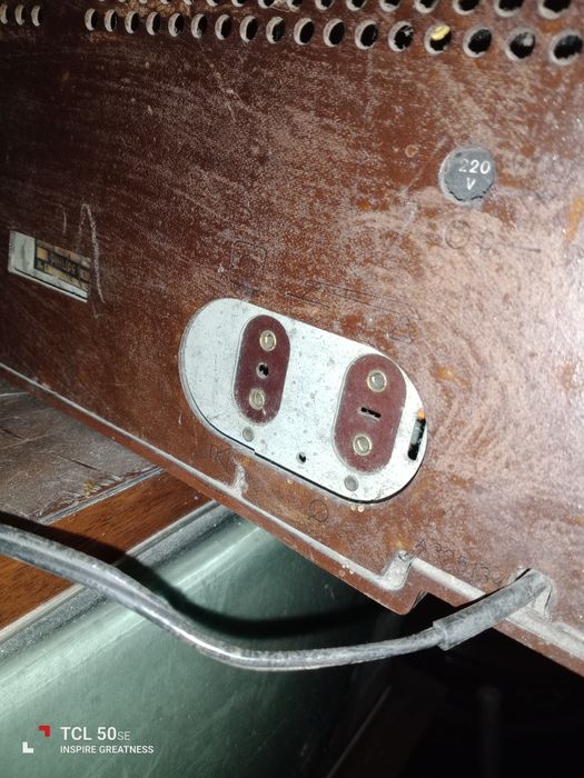 Radio muito antigo para decoração ou colecionadores,.