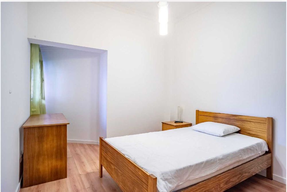 Quarto c/ WC priva. Monte da Caparica - Perto de Faculdades FCT e Egas