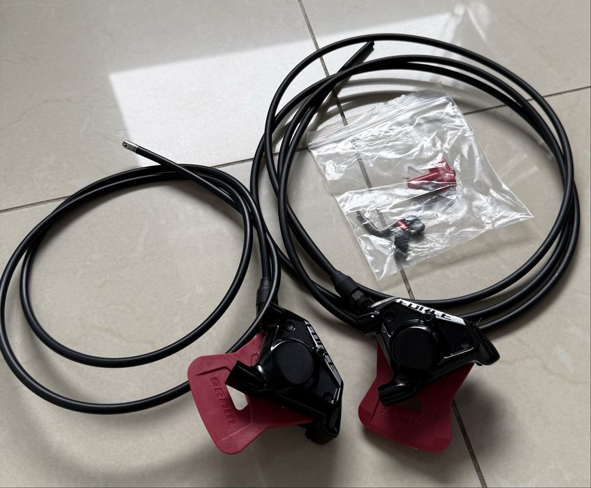 Klamkomanetki SRAM FORCE AXS E1 zaciski przewody