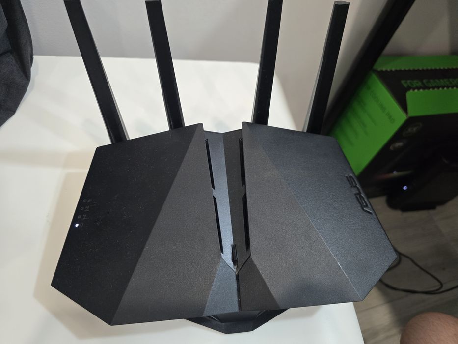 Router ASUS RT-AX82U