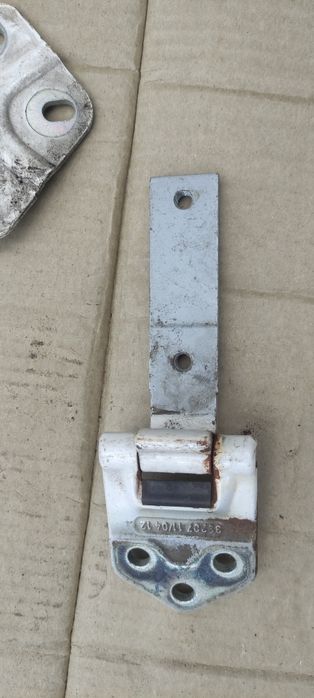 Петля навес капота, кронштейн volkswagen caddy 3 04-15 фольксваген кад