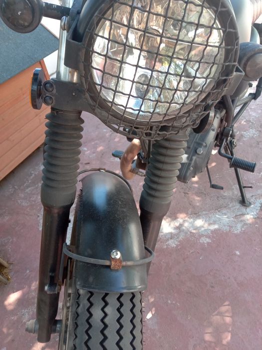 Mutt Mongrel 125 mota carismática