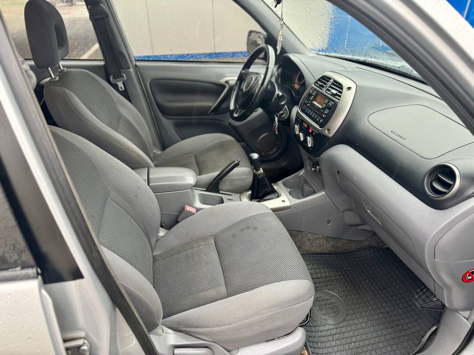 Продам авто TOYOTA RAV4 дизель полный привод