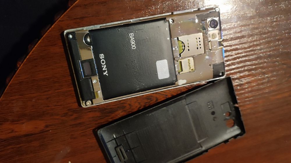 Sony Xperia wraz z ładowarką