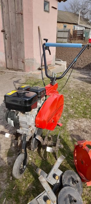 Мотоблок  на  бензині