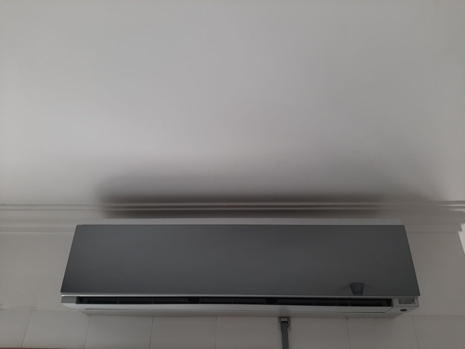 Ar Condicionado LG S-18AWR Interior ArtCool Premium