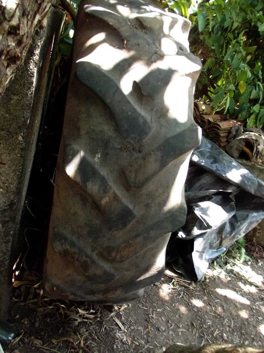 varias ferramentas e utensilios