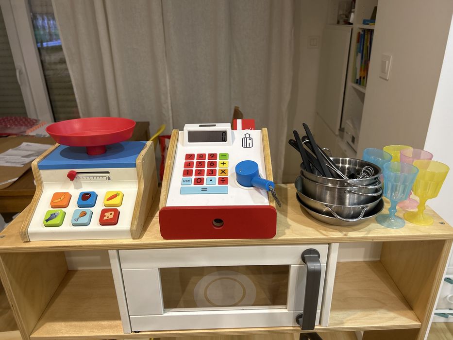 Cozinha de brincar e alguns acessorios