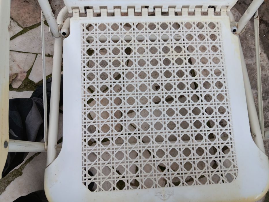 Conjunto de 4 cadeiras de plástico