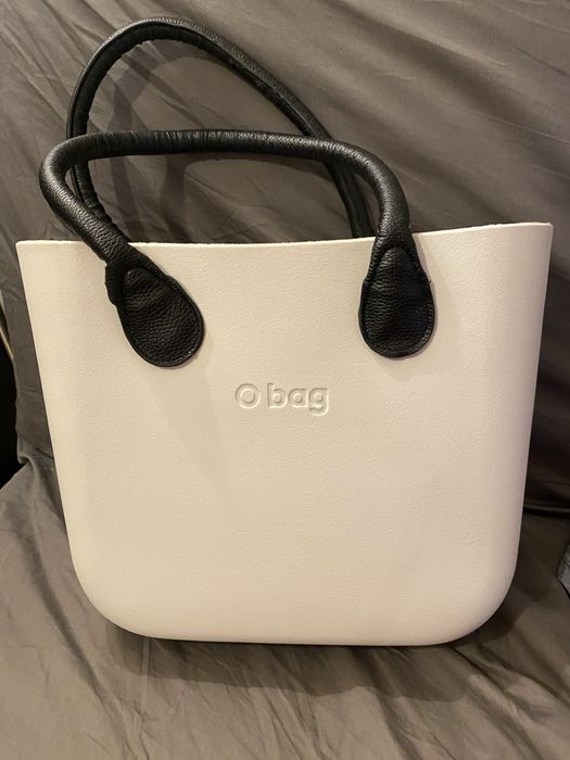 Torebka torba OBAG O BAG biała rączki czarna skóra eva model