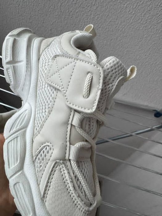 Дитячі кросівки бежеві