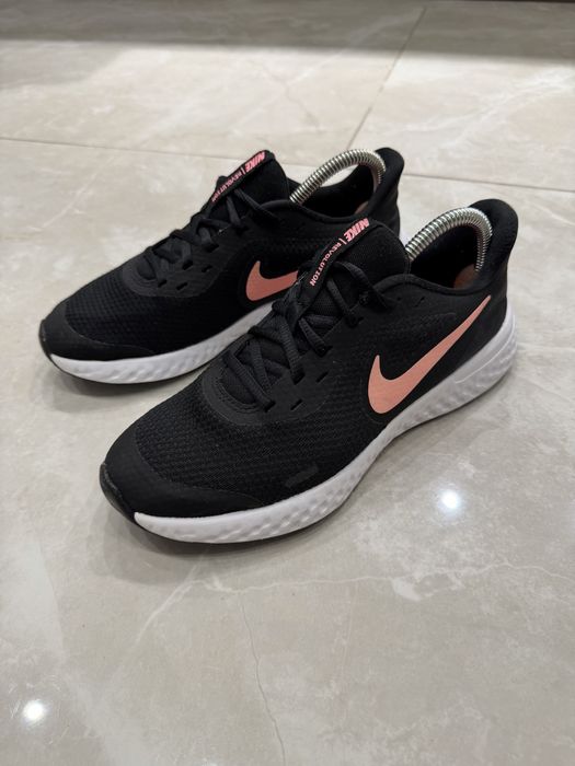 Кросівки Nike Revolution 5 (EUR 38.5)