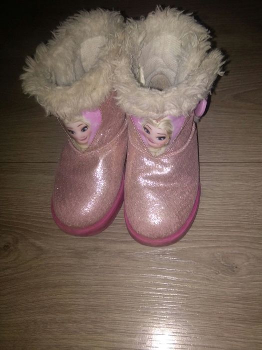 Продам детская обувь на девочку.