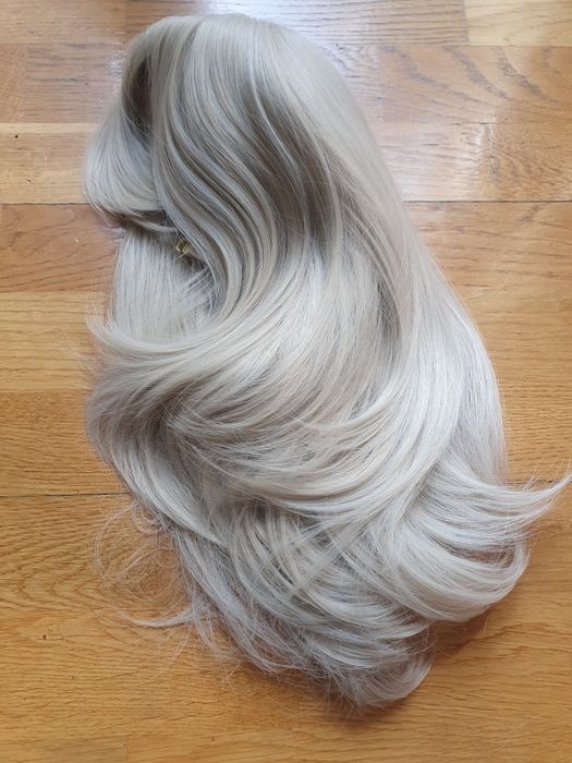 Peruka platynowy blond  z grzywką włosy syntetyczne