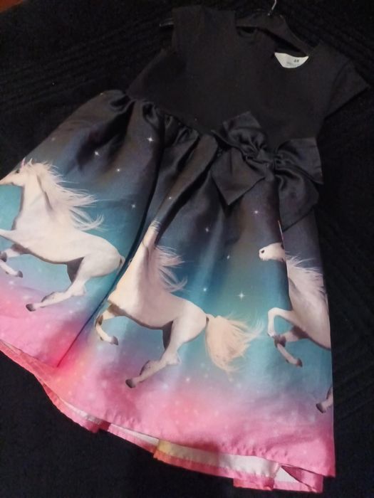 Vestido H&M com Unicórnios