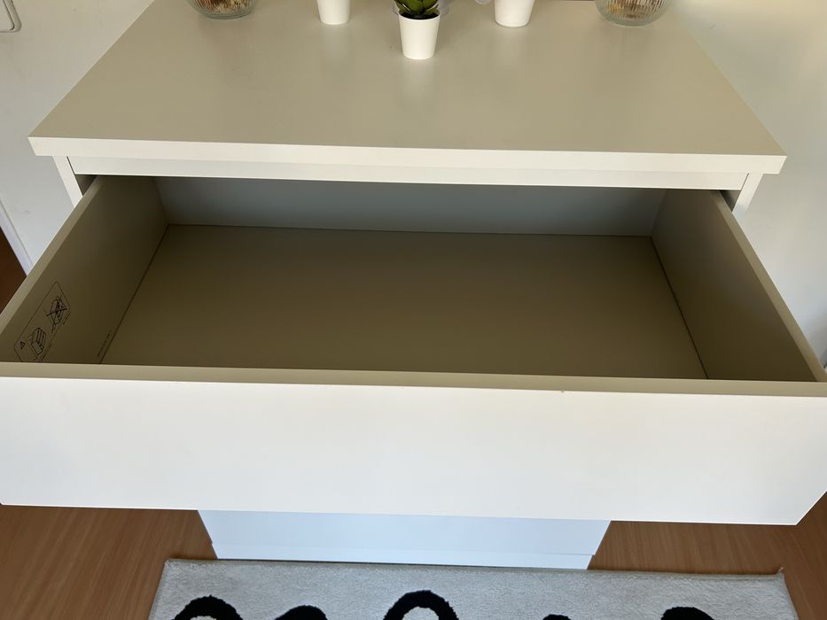 Cómoda branca Ikea 4 gavetas