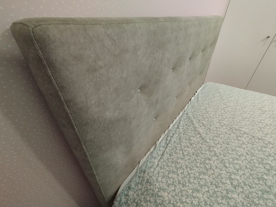 Cama estofada com banqueta 1,60 x 2,00m