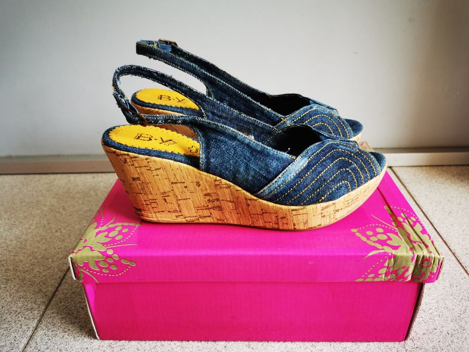 Sapatos - sandálias 35