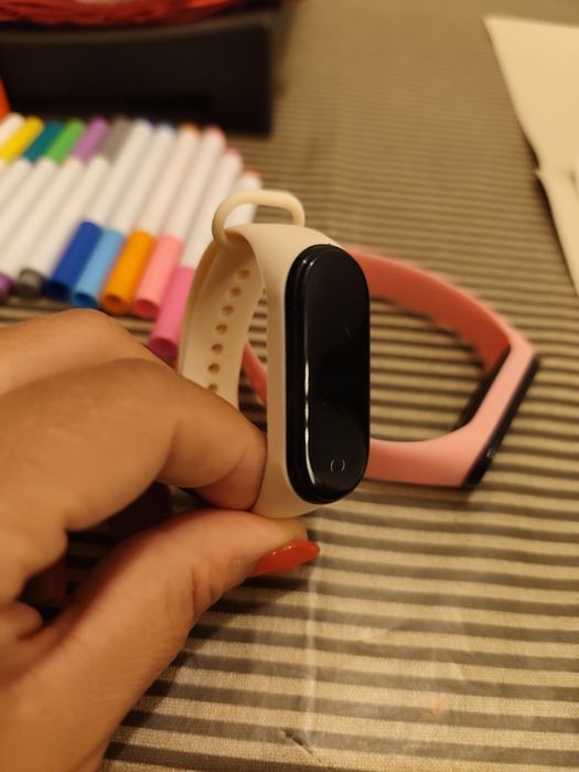 Pulseira desportiva com ecrã tátil LED.