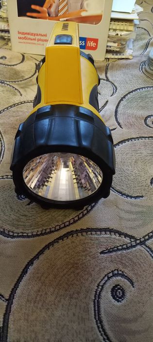 Оригинальный водонипроницаемый фонарь Varta.