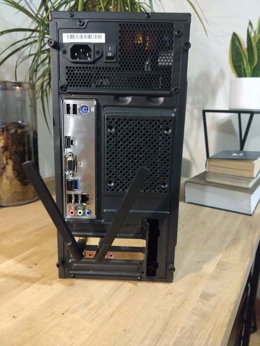 Komputer PC stacjonarny AMD Radeon ryzen 5 16 GB ram