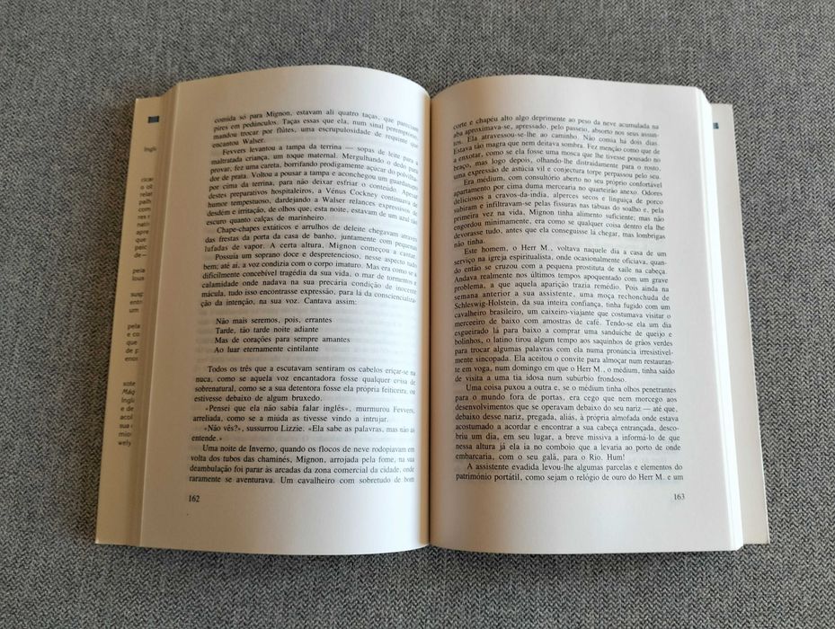 Livro "Noites no circo" de Angela Carter