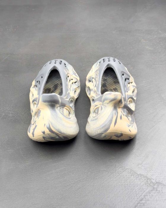 Кросівки ADIDAS YEEZY 'Foam RNNR' Moon Grey