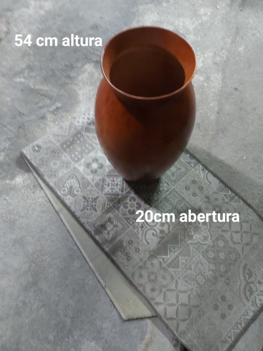 Vaso/jarrão em barro .