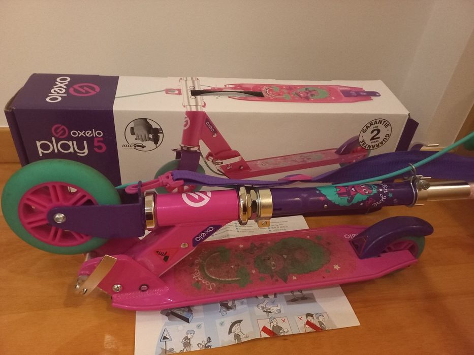 Trotinete rosa com travão mais caixa e manual