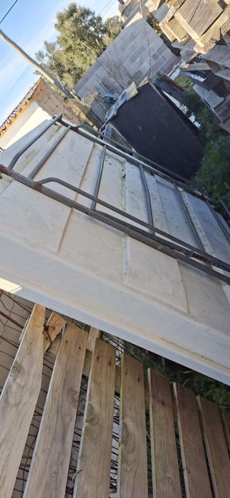Tampa de fibra para atrelado/reboque com estrutura em ferro para tenda