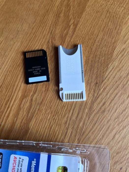 Memory stick pro duo SONY + karta pamięci 4gb