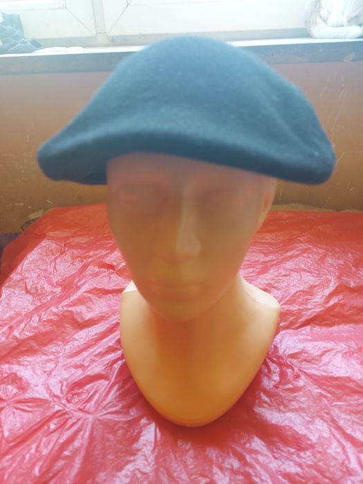 Stary kaszkiet męski z czasów PRL