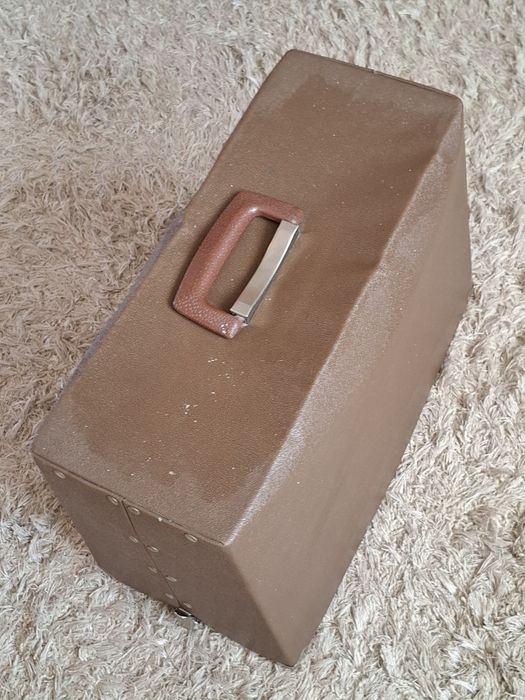 Fabryczna walizka maszyny do szycia Łucznik