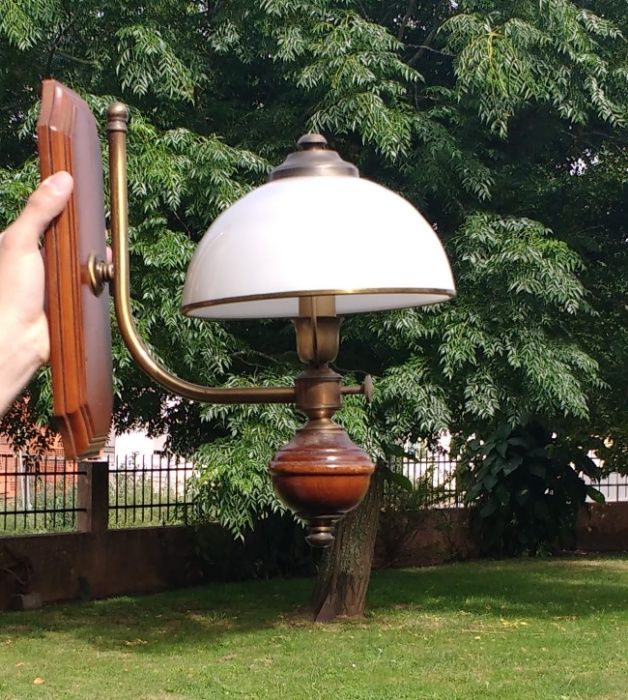 Candeeiro em mogno torneada