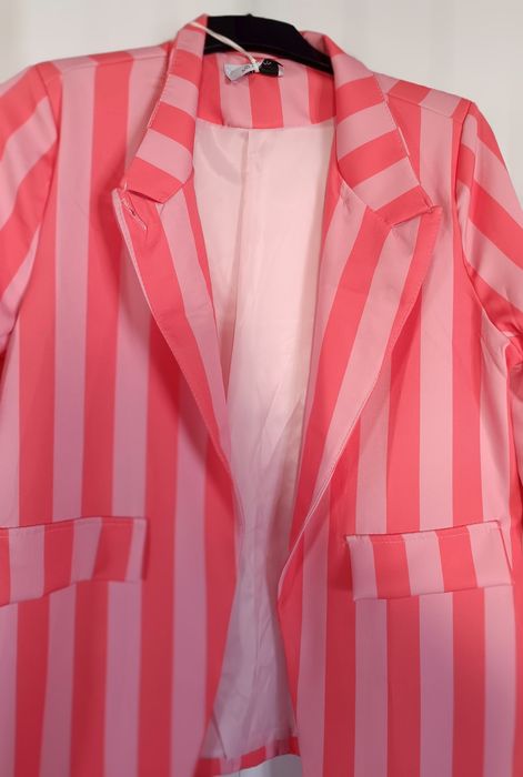 Blazer Inspiração "Zara "com uma gola subida de estilo mandarim. L/Xl. Novo com etiqueta