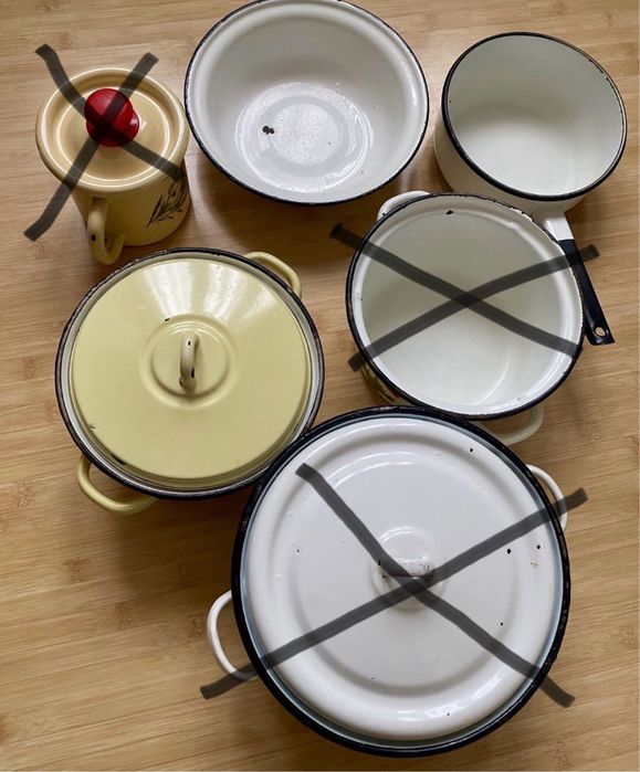 Кастрюля , миска емальована. Чайник