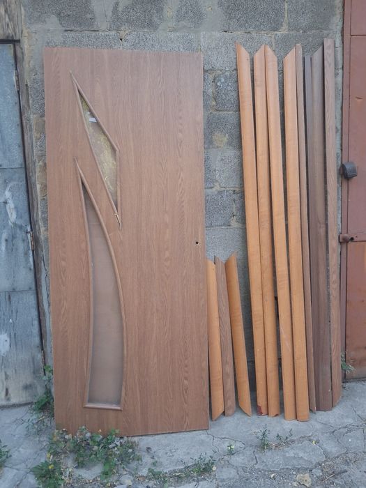 Продам межкомнатные двери 2 штуки 2000×800