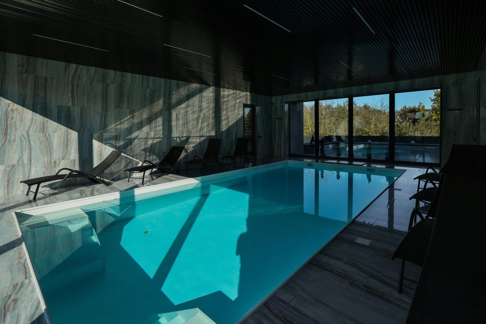 Подобова оренда будинку з басейном