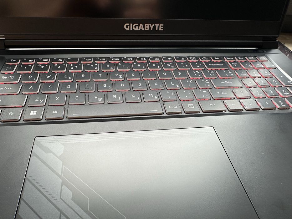 Gigabyte rtx 4050 i5 16gb 512 ssd 144 hz