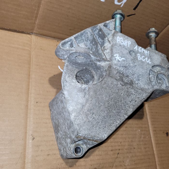 Łapa mocowanie silnika vw golf V audi a3 8P seat skoda 1.6MPI BGU