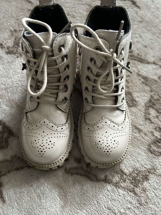 Взуття для дівчинки