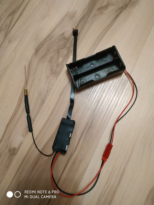 Видеонаблюдение WI FI камера с гибким шлейфом под аккумулятор