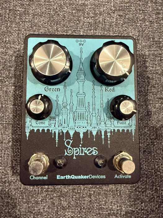 Pedal de Fuzz Earthquaker devices Spires