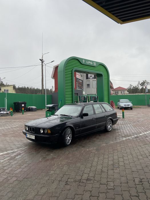 Дві BMW E34 touring m50