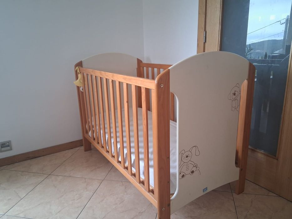 Berço de bebe com colchão