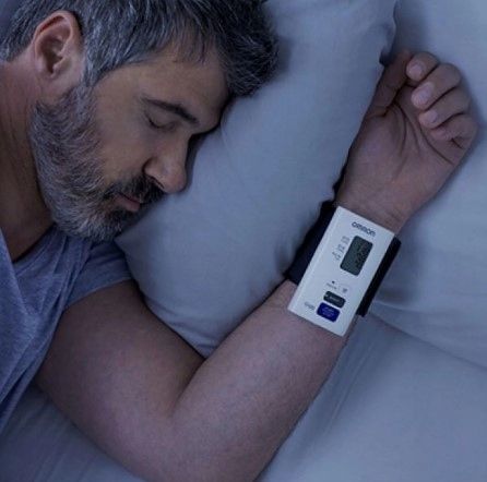 omron nightview ciśnieniomierz nadgarstkowy automatyczny