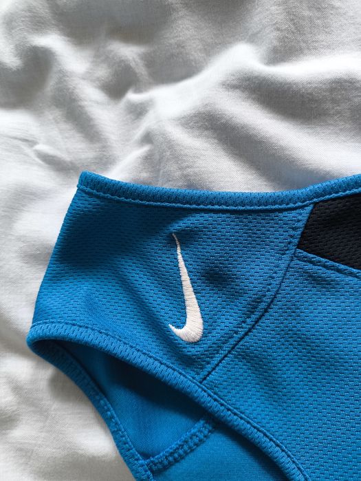 Camisola desporto Nike alcinhas azul