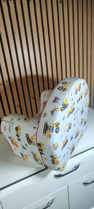 Fotelik z pianki - 30 zł